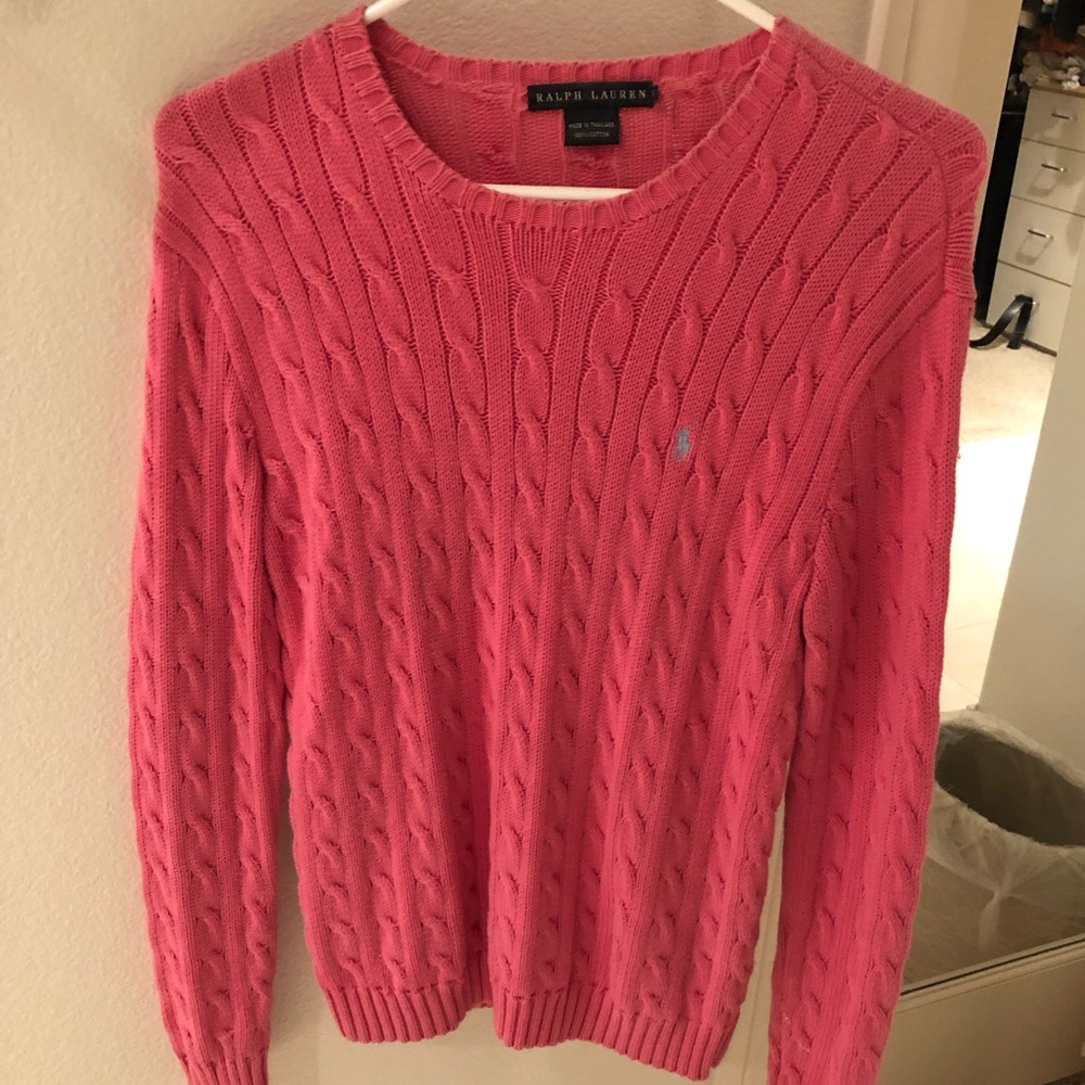 Reddish pink ribbed seater